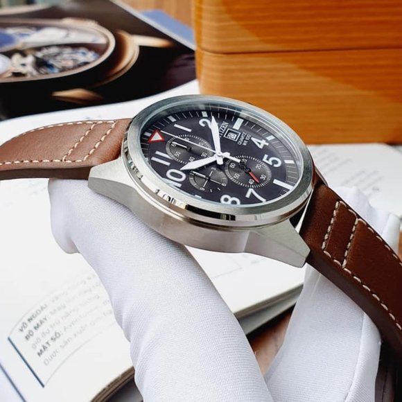 Sale! Citizen Sports 43mm Men's Leather Watch! - Picture 4 of 5